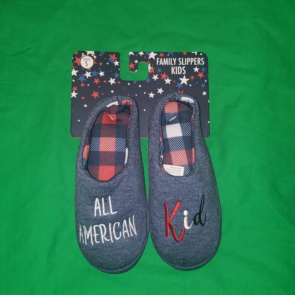 All American Kid Slippers Size Youth Small 11-12 Blue
